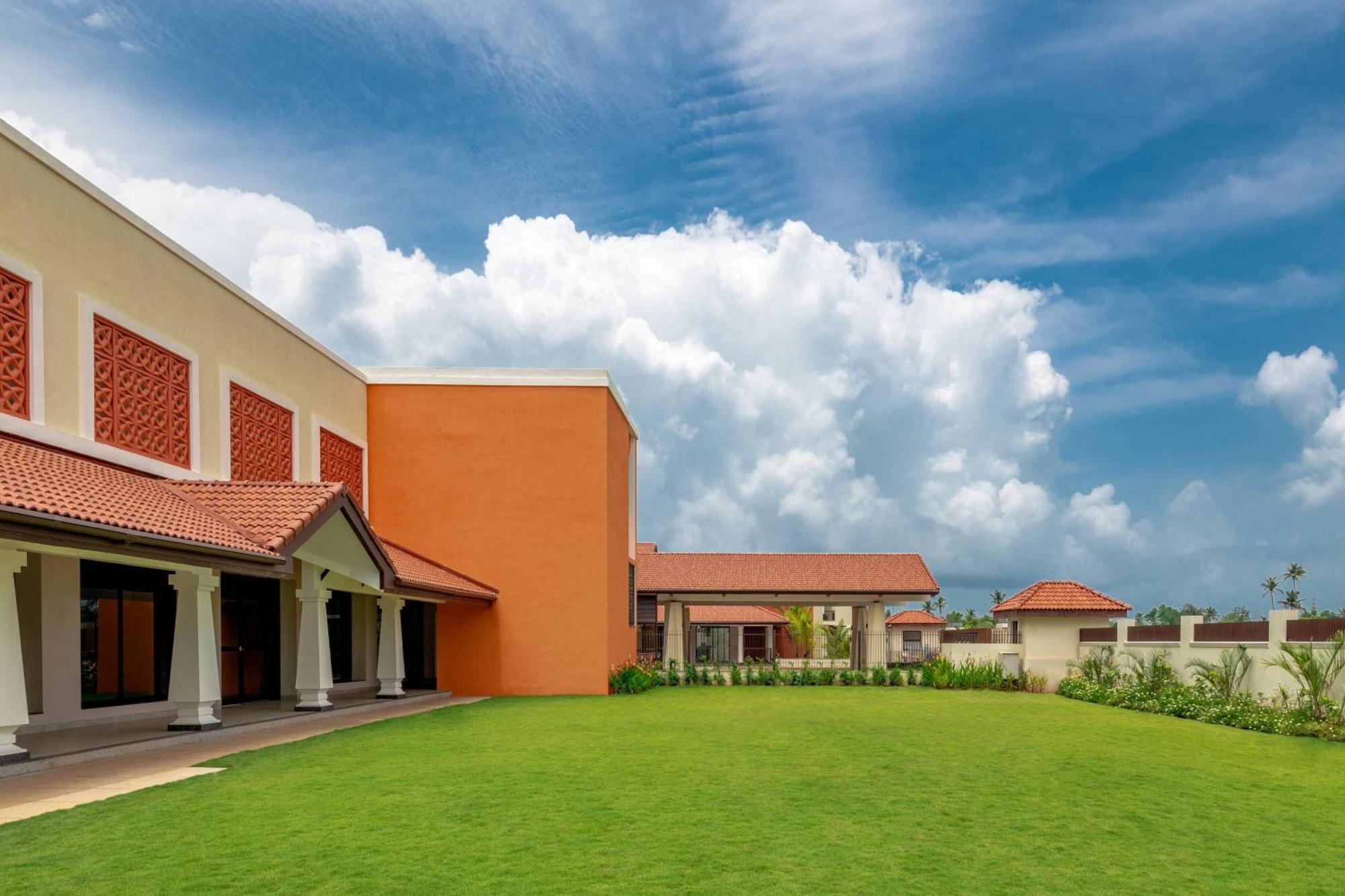 Fairfield By Marriott Goa Benaulim Hotel Bagian luar foto